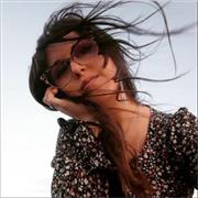 Impartisco lezioni di italiano e latino a ragazzi di medie e superiori, aiutandoli nello studio delle discipline.